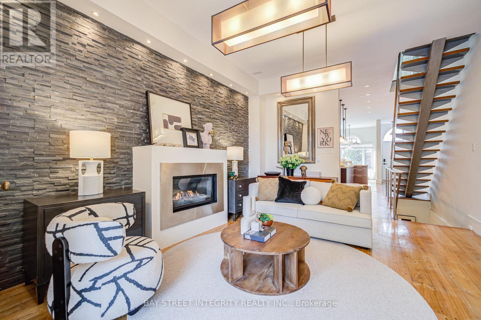 17 Frankdale Avenue, Toronto, Ontario  M4J 3Z8 - Photo 3 - E12907406