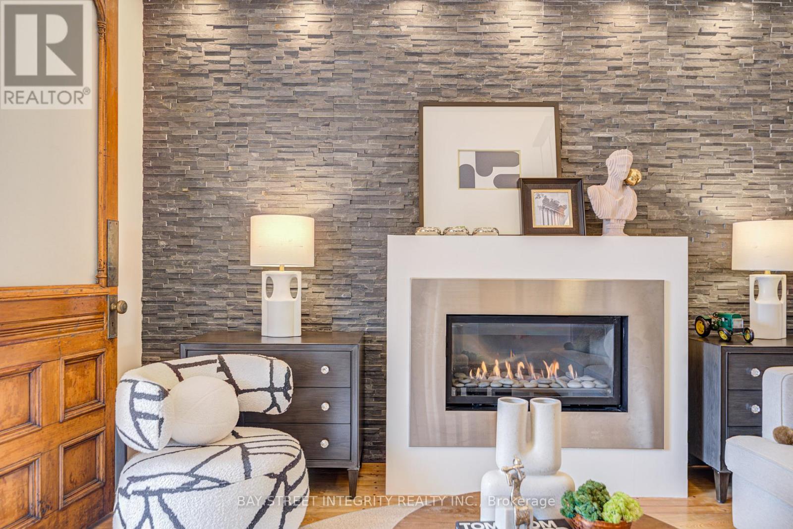 17 Frankdale Avenue, Toronto, Ontario  M4J 3Z8 - Photo 6 - E12907406