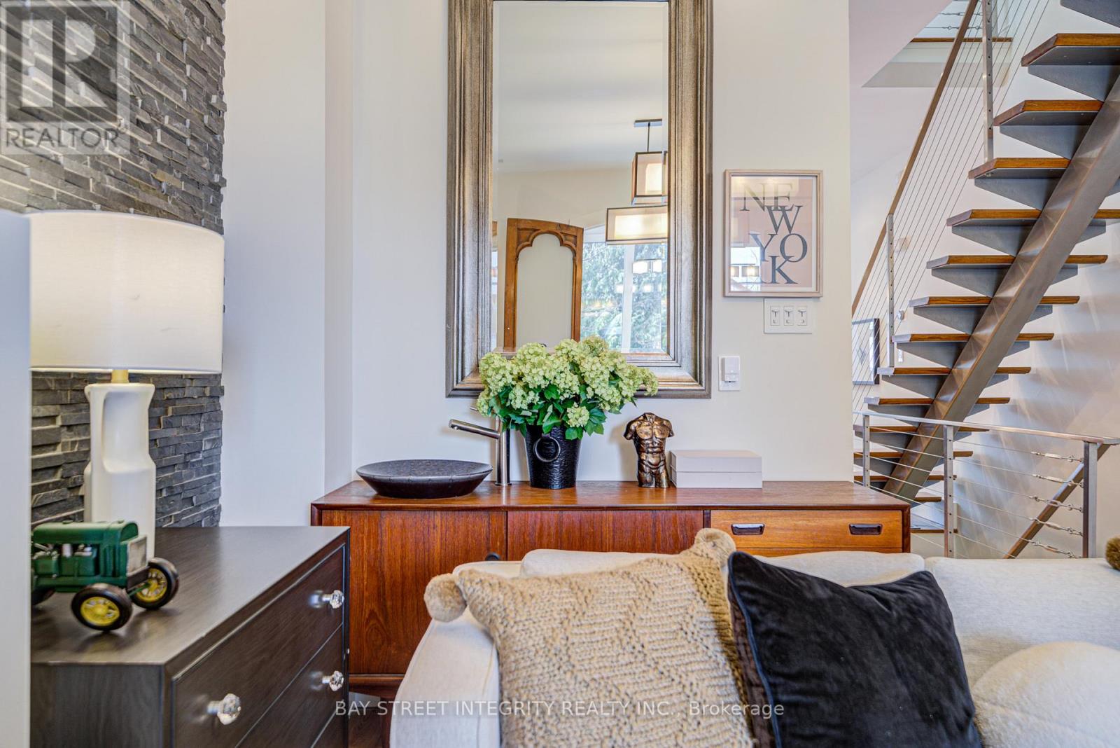 17 Frankdale Avenue, Toronto, Ontario  M4J 3Z8 - Photo 7 - E12907406