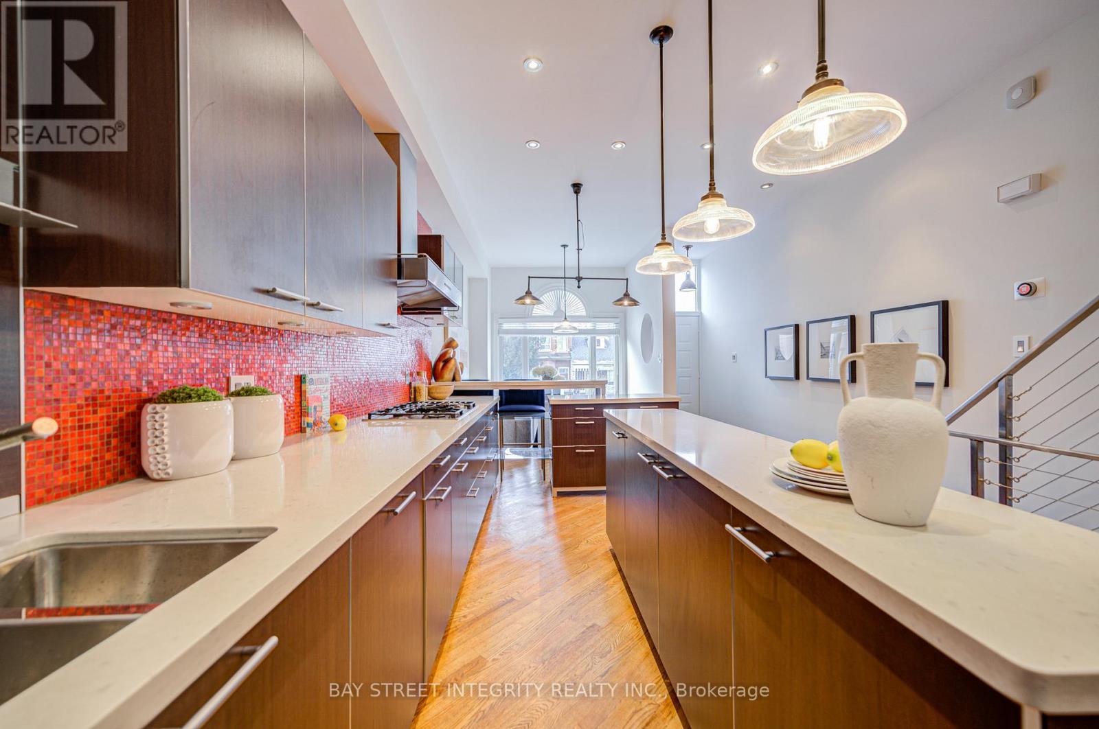 17 Frankdale Avenue, Toronto, Ontario  M4J 3Z8 - Photo 8 - E12907406