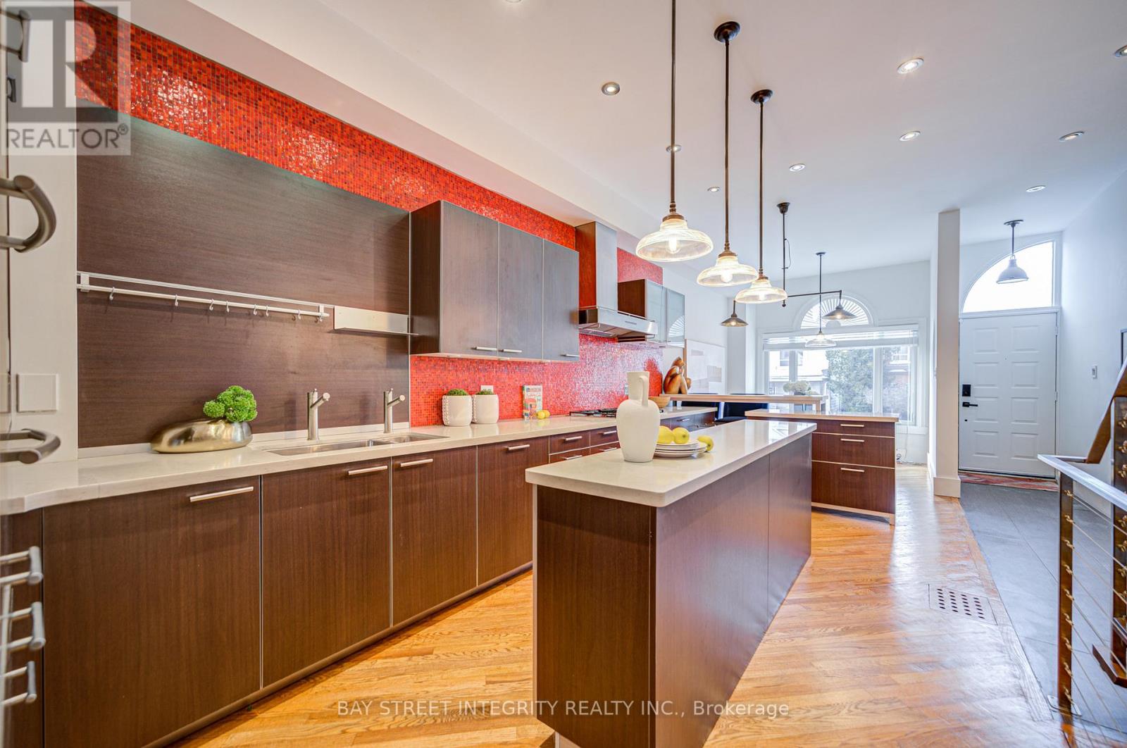 17 Frankdale Avenue, Toronto, Ontario  M4J 3Z8 - Photo 9 - E12907406