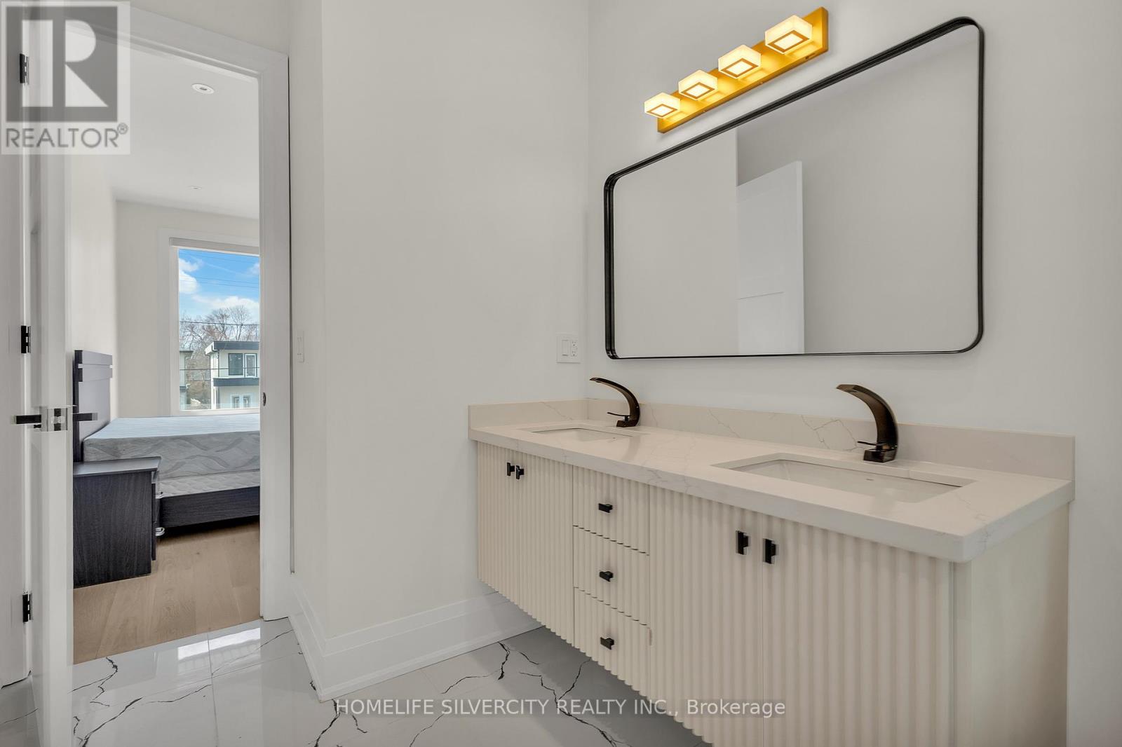 25a Pine Avenue N, Mississauga, Ontario  L5H 2P9 - Photo 35 - W12905730