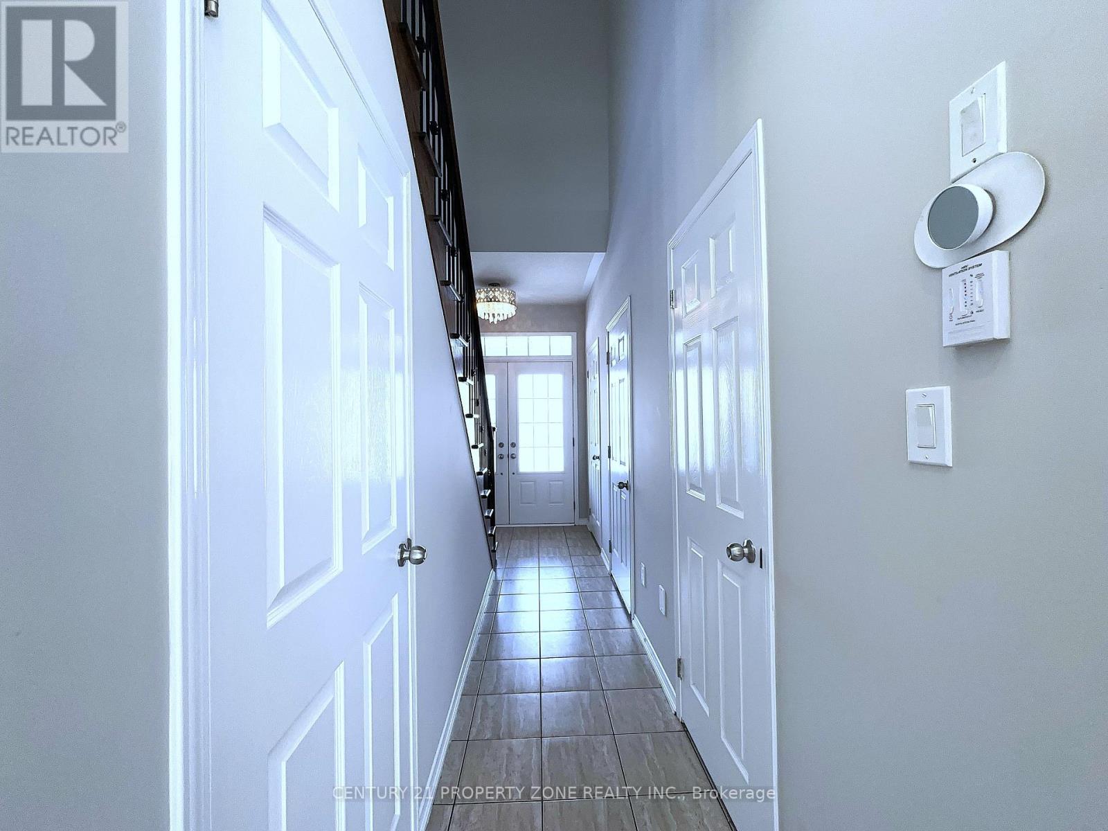 8 Loftsmoor Drive, Brampton, Ontario  L6R 0W2 - Photo 5 - W12907372