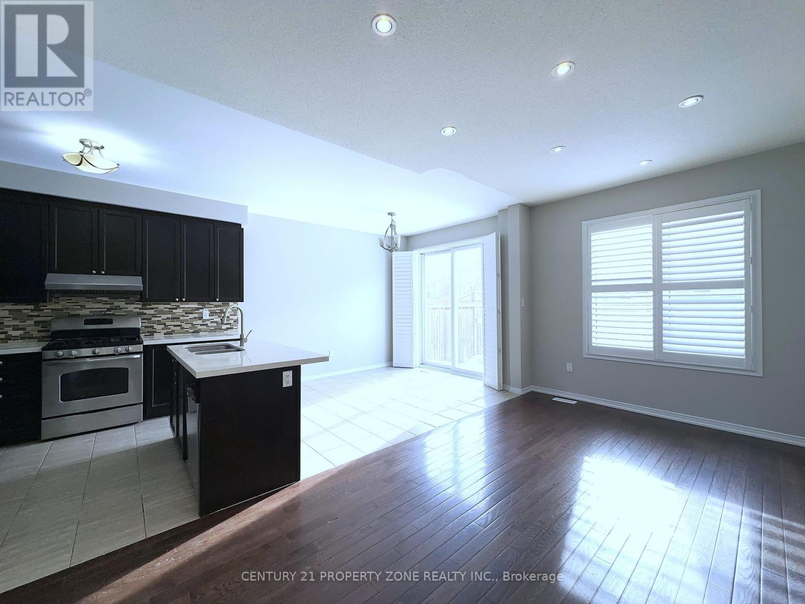 8 Loftsmoor Drive, Brampton, Ontario  L6R 0W2 - Photo 6 - W12907372