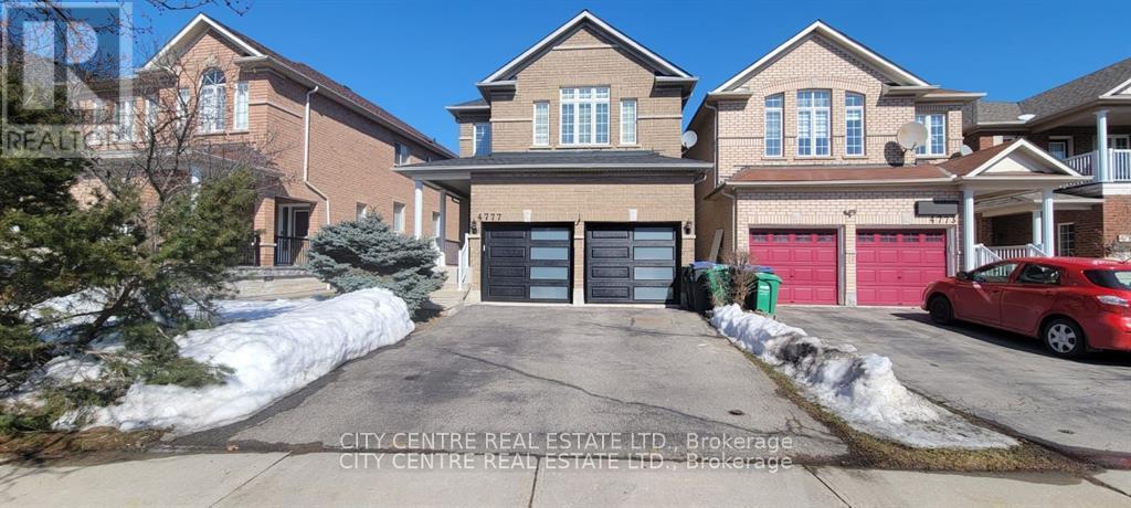 4777 Glasshill Grove, Mississauga, Ontario  L5M 7R6 - Photo 2 - W12907376