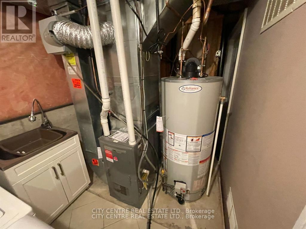 4777 Glasshill Grove, Mississauga, Ontario  L5M 7R6 - Photo 39 - W12907376