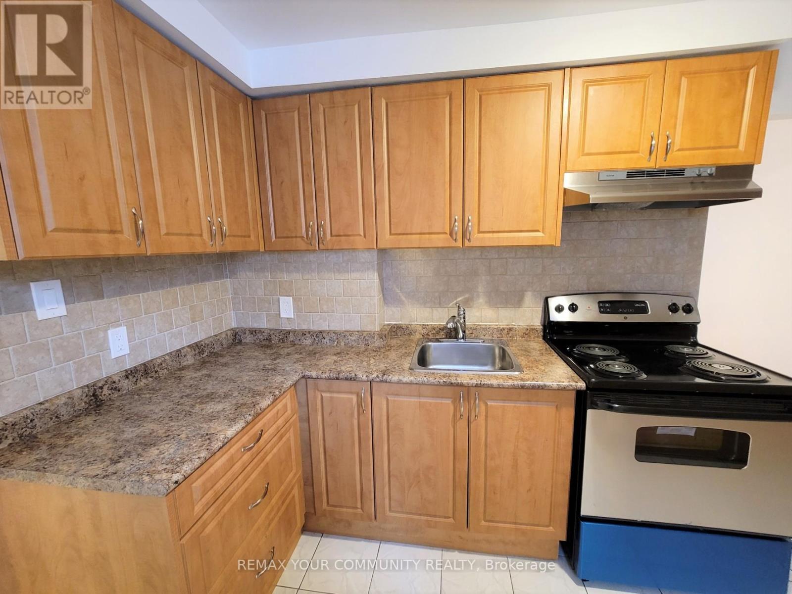 128 Dynevor Road, Toronto, Ontario  M6E 3X2 - Photo 5 - W12907388