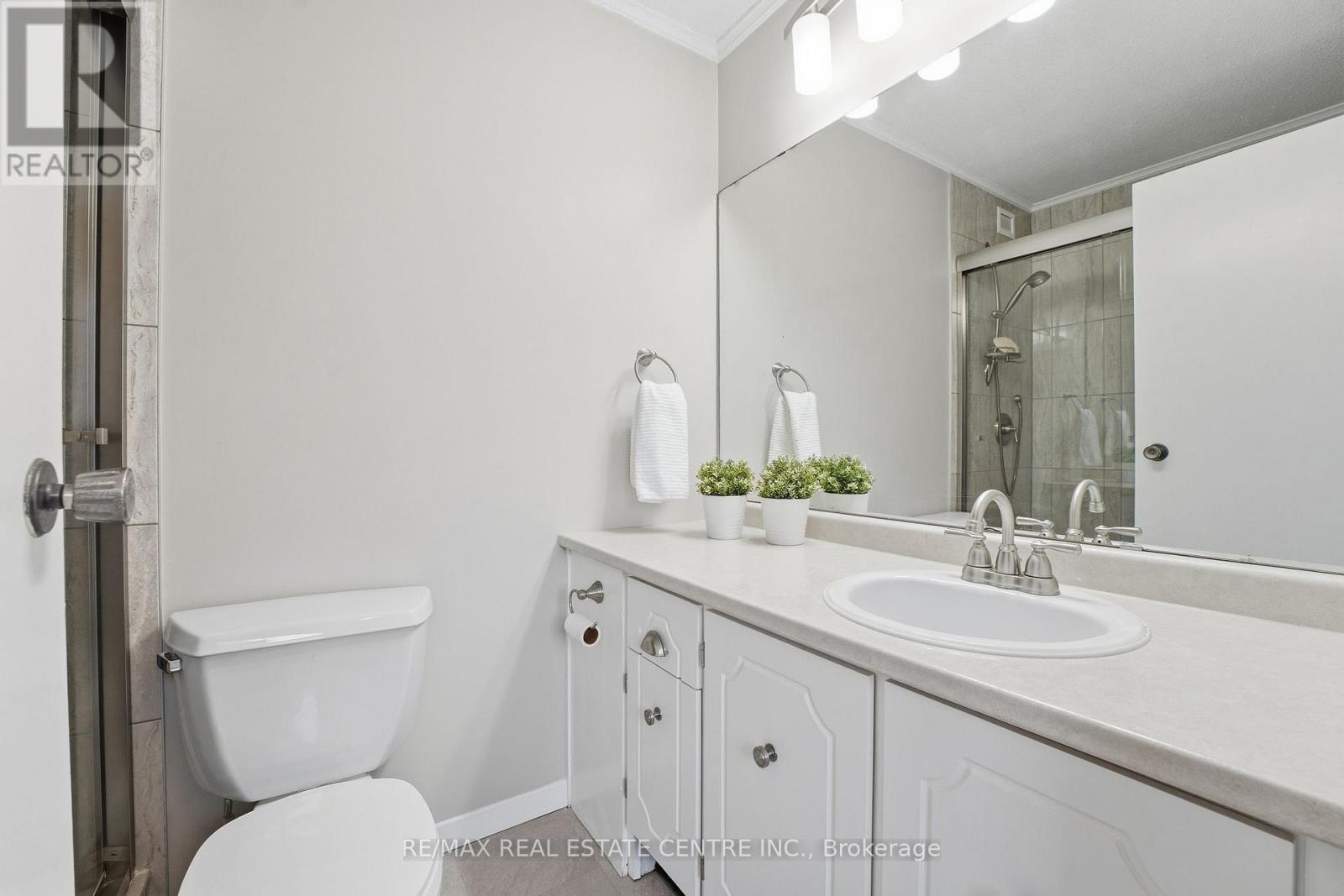 74 - 30 Green Valley Drive, Kitchener, Ontario  N2P 1G8 - Photo 25 - X12907378