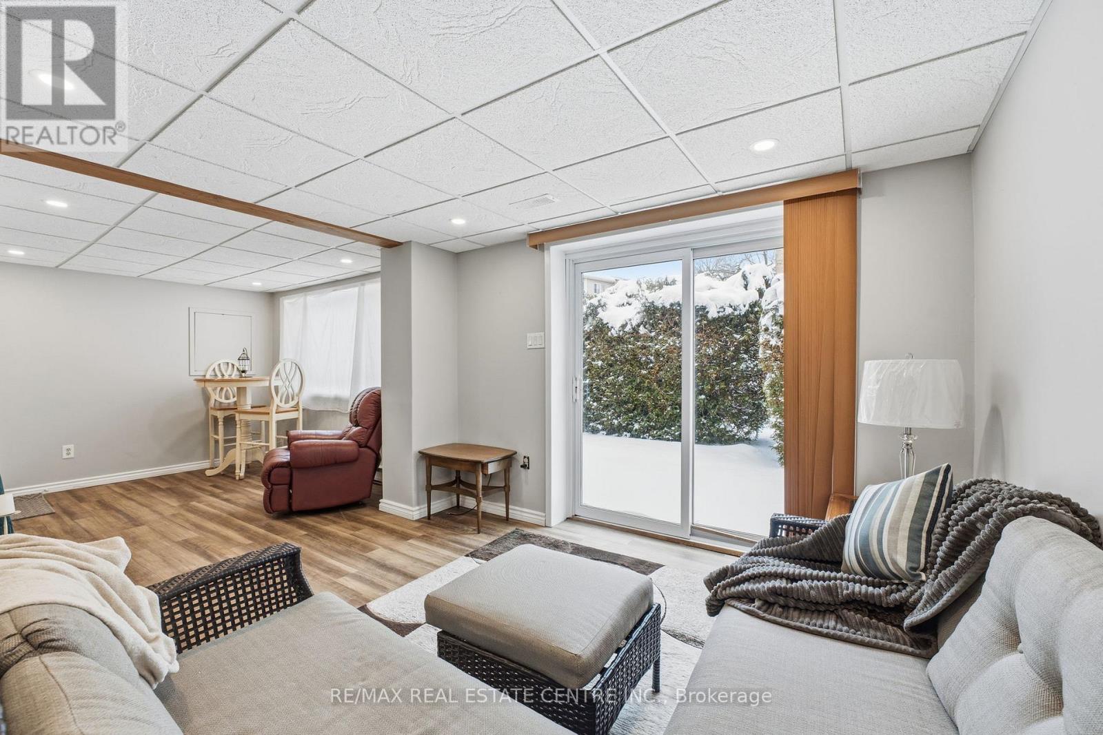 74 - 30 Green Valley Drive, Kitchener, Ontario  N2P 1G8 - Photo 8 - X12907378