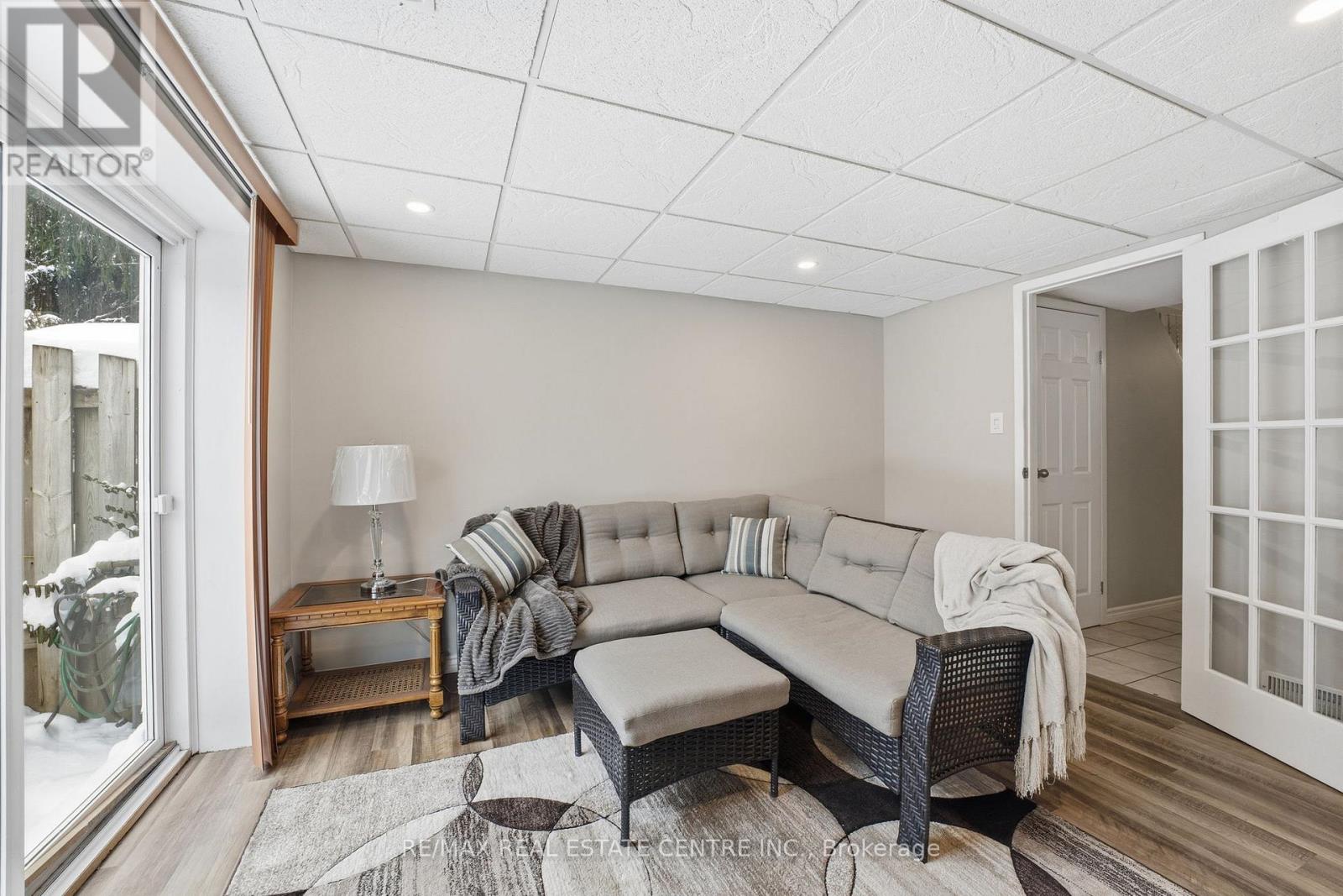 74 - 30 Green Valley Drive, Kitchener, Ontario  N2P 1G8 - Photo 9 - X12907378