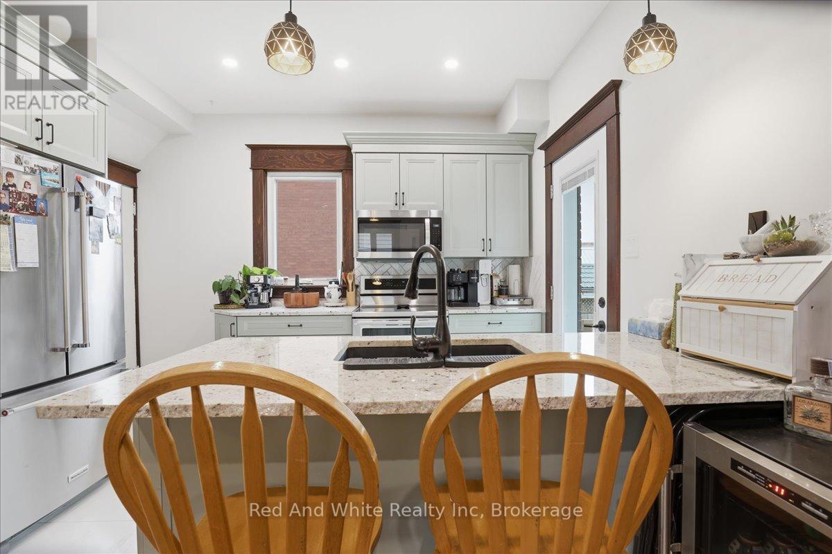 608 Ontario Street, Stratford, Ontario  N5A 3J5 - Photo 10 - X12877876