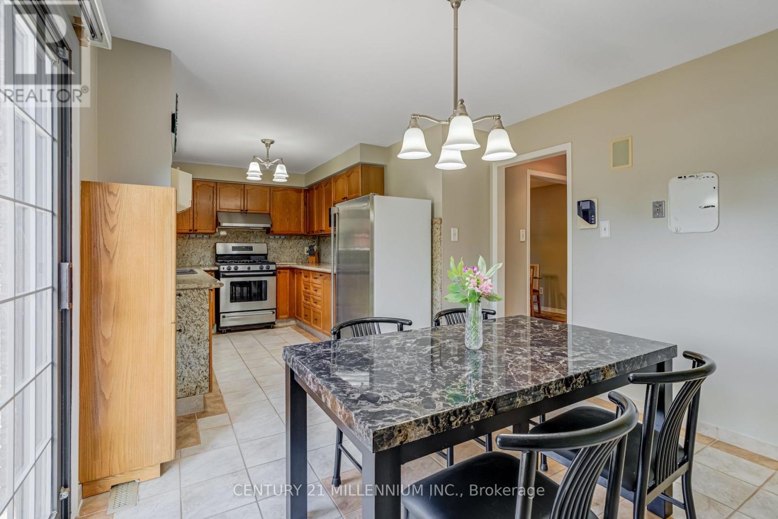 10 Phelps Drive, Brampton, Ontario  L6X 3V5 - Photo 10 - W12634984