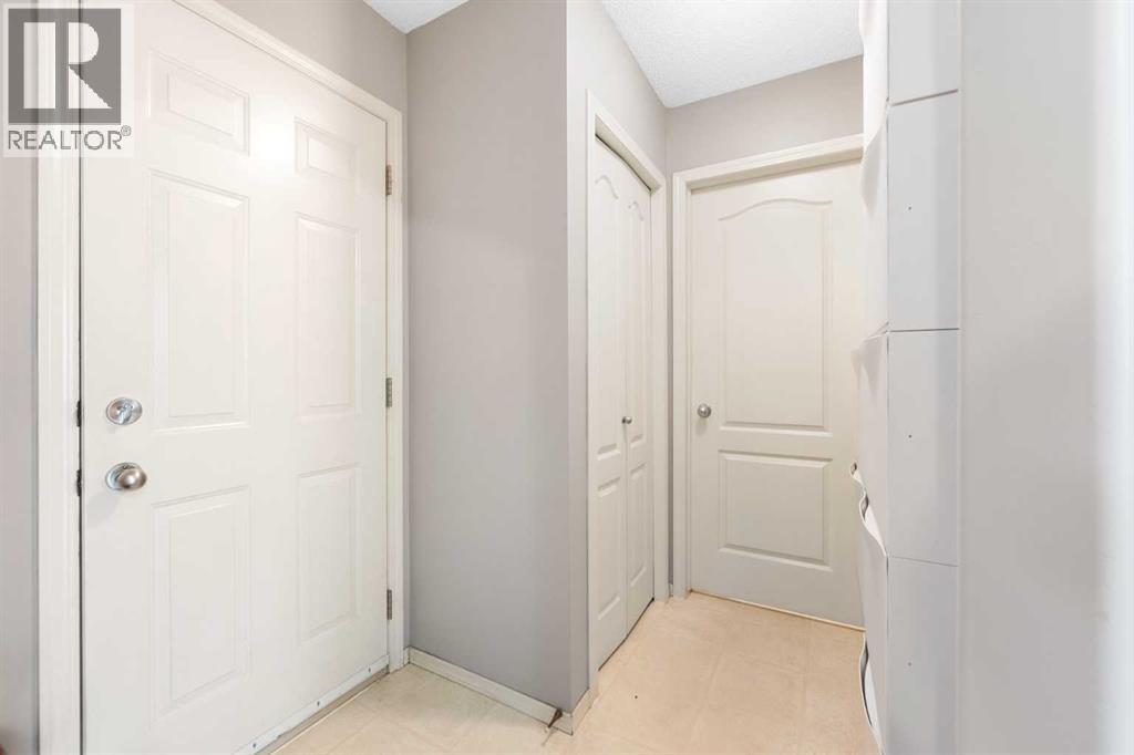 69 Hampstead Gardens Nw, Calgary, Alberta  T3A 5Y5 - Photo 4 - A2294451