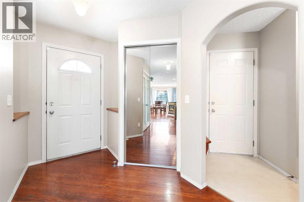 69 Hampstead Gardens Nw, Calgary, Alberta  T3A 5Y5 - Photo 2 - A2294451