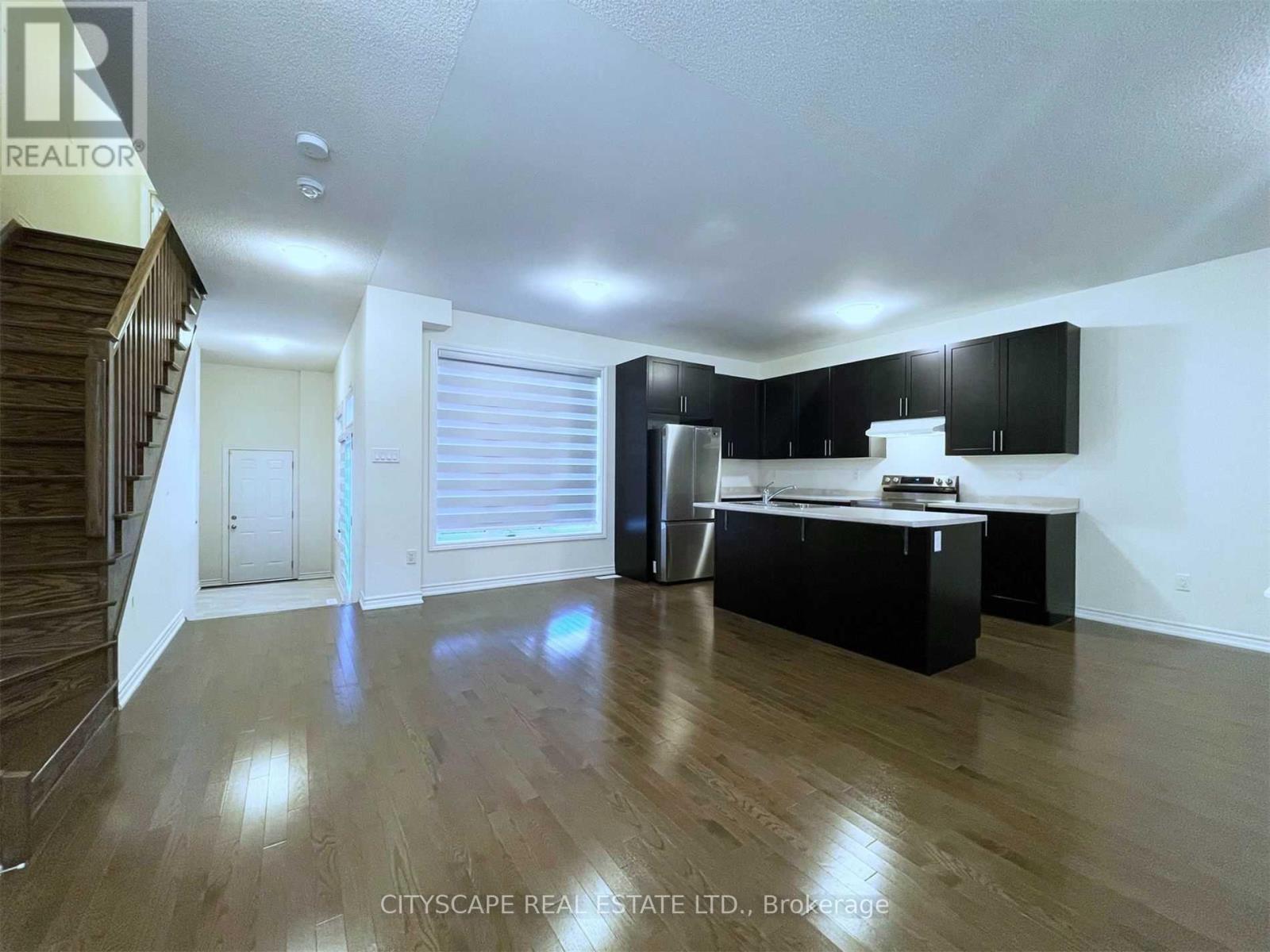 253 Clockwork Drive, Brampton, Ontario  L7A 5C7 - Photo 3 - W12907336