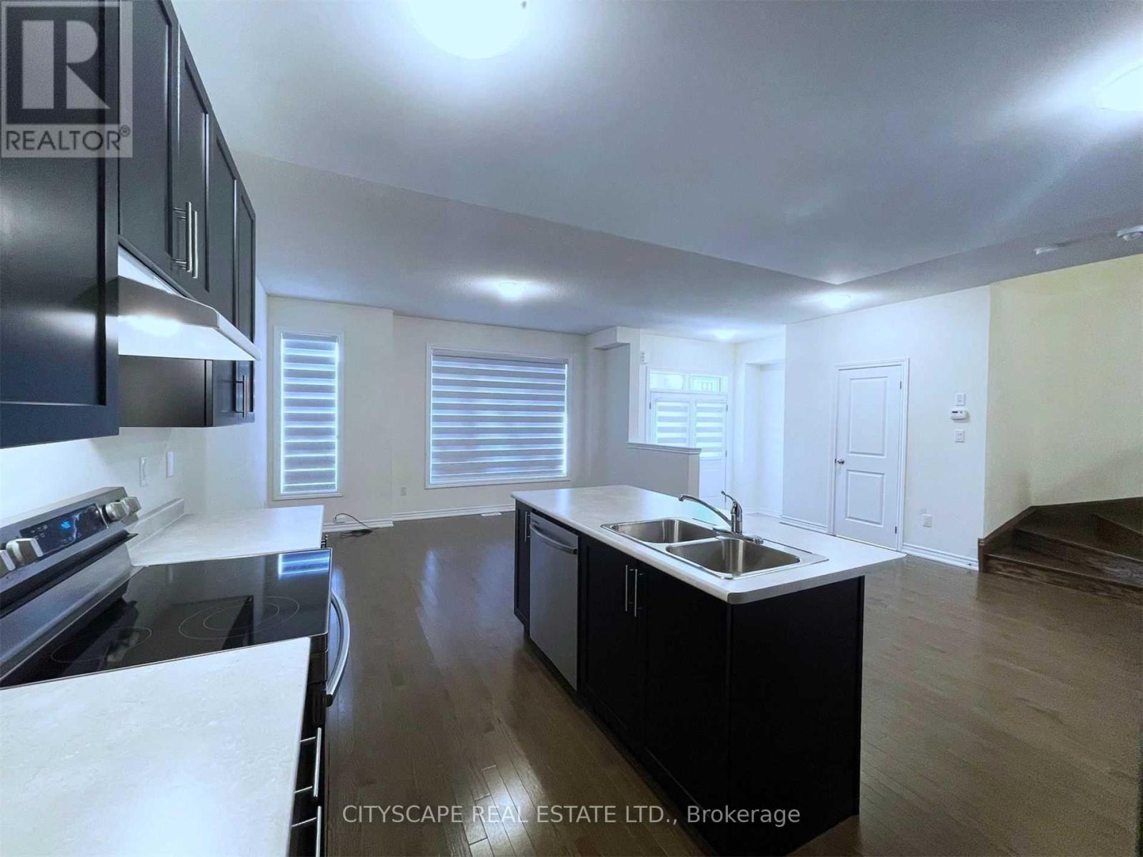 253 Clockwork Drive, Brampton, Ontario  L7A 5C7 - Photo 5 - W12907336