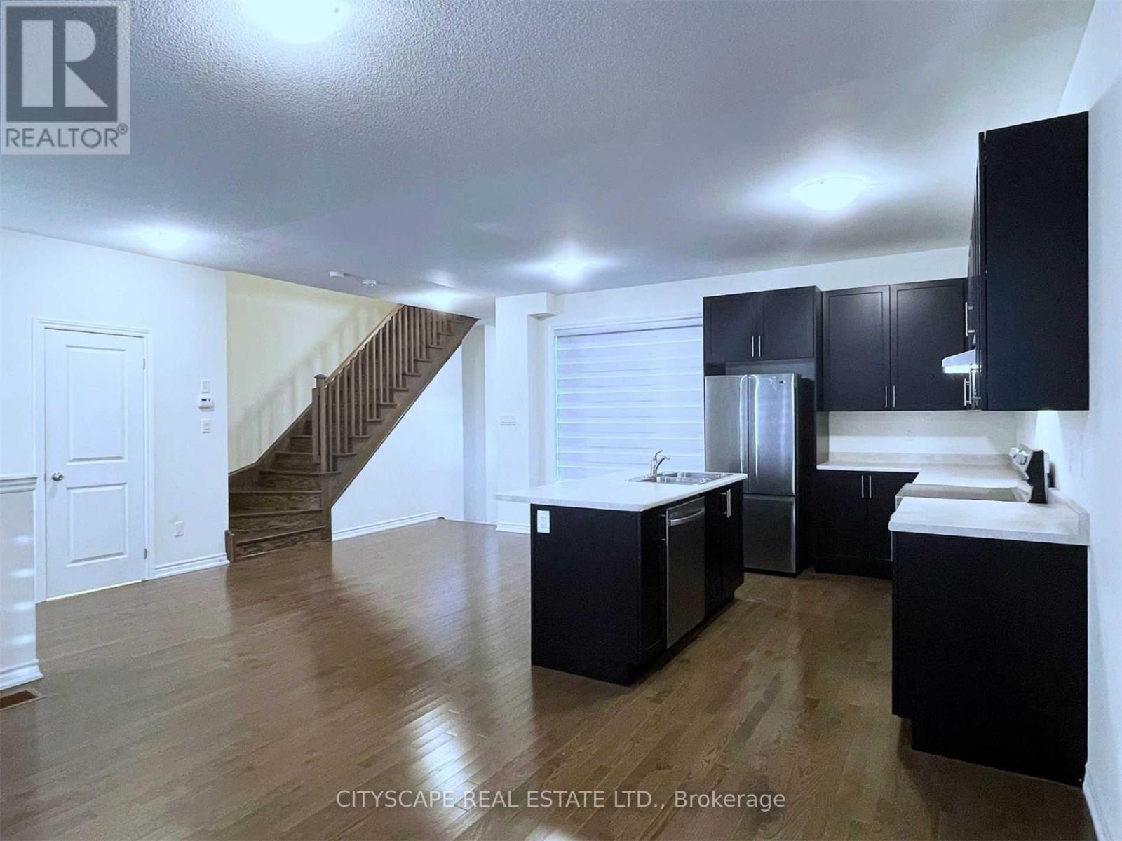 253 Clockwork Drive, Brampton, Ontario  L7A 5C7 - Photo 6 - W12907336