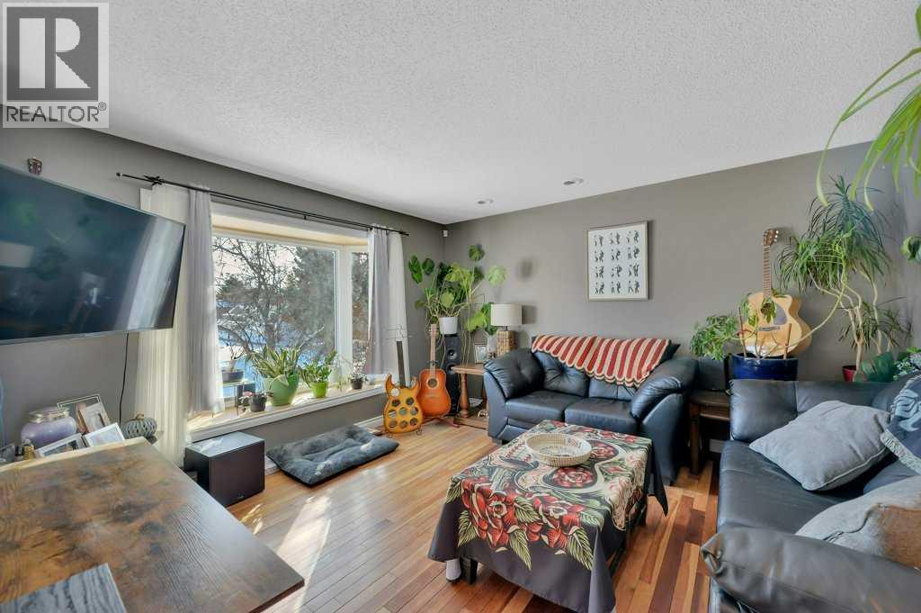 24 Mcgill Street, Red Deer, Alberta  T4R 1S3 - Photo 4 - A2294070