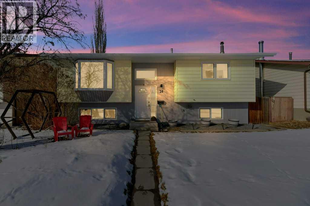 24 Mcgill Street, Red Deer, Alberta  T4R 1S3 - Photo 2 - A2294070