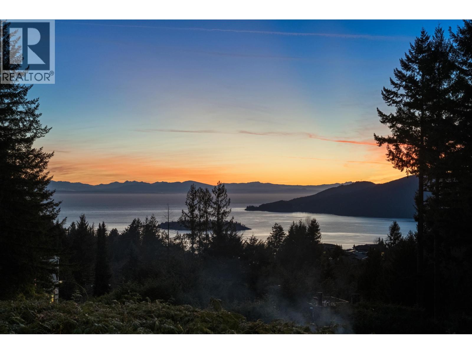 4721 WOODSIDE PLACE, West Vancouver, British Columbia