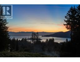 4721 WOODSIDE PLACE, West Vancouver, British Columbia