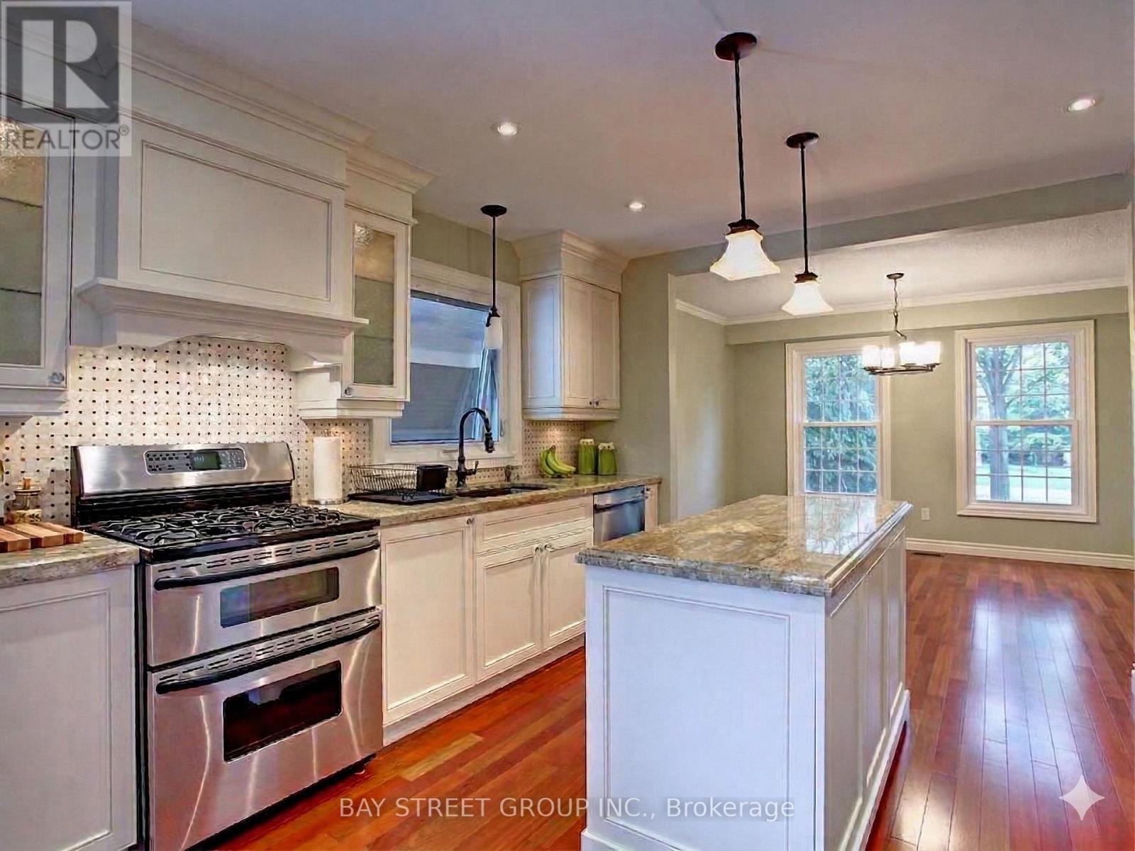 2374 Bennington Gate, Oakville, Ontario  L6J 5N6 - Photo 3 - W12907422