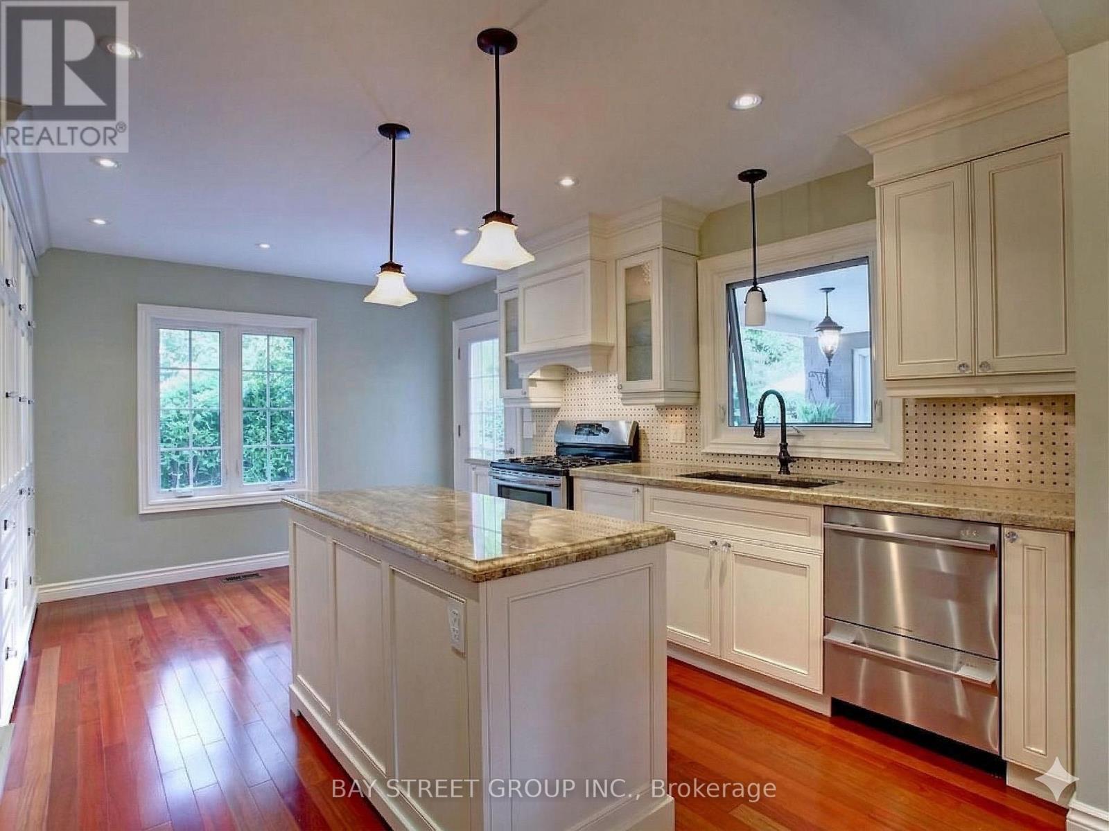 2374 Bennington Gate, Oakville, Ontario  L6J 5N6 - Photo 4 - W12907422