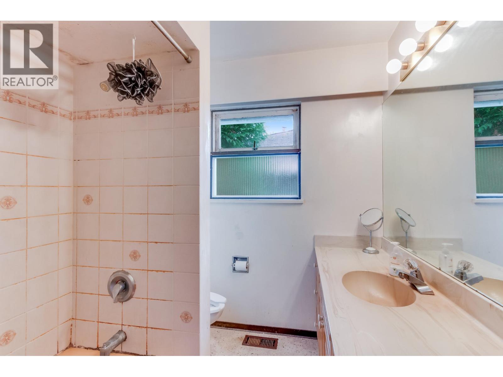 1928 Ridgeway Avenue, North Vancouver, British Columbia  V7L 3S7 - Photo 10 - R3100467