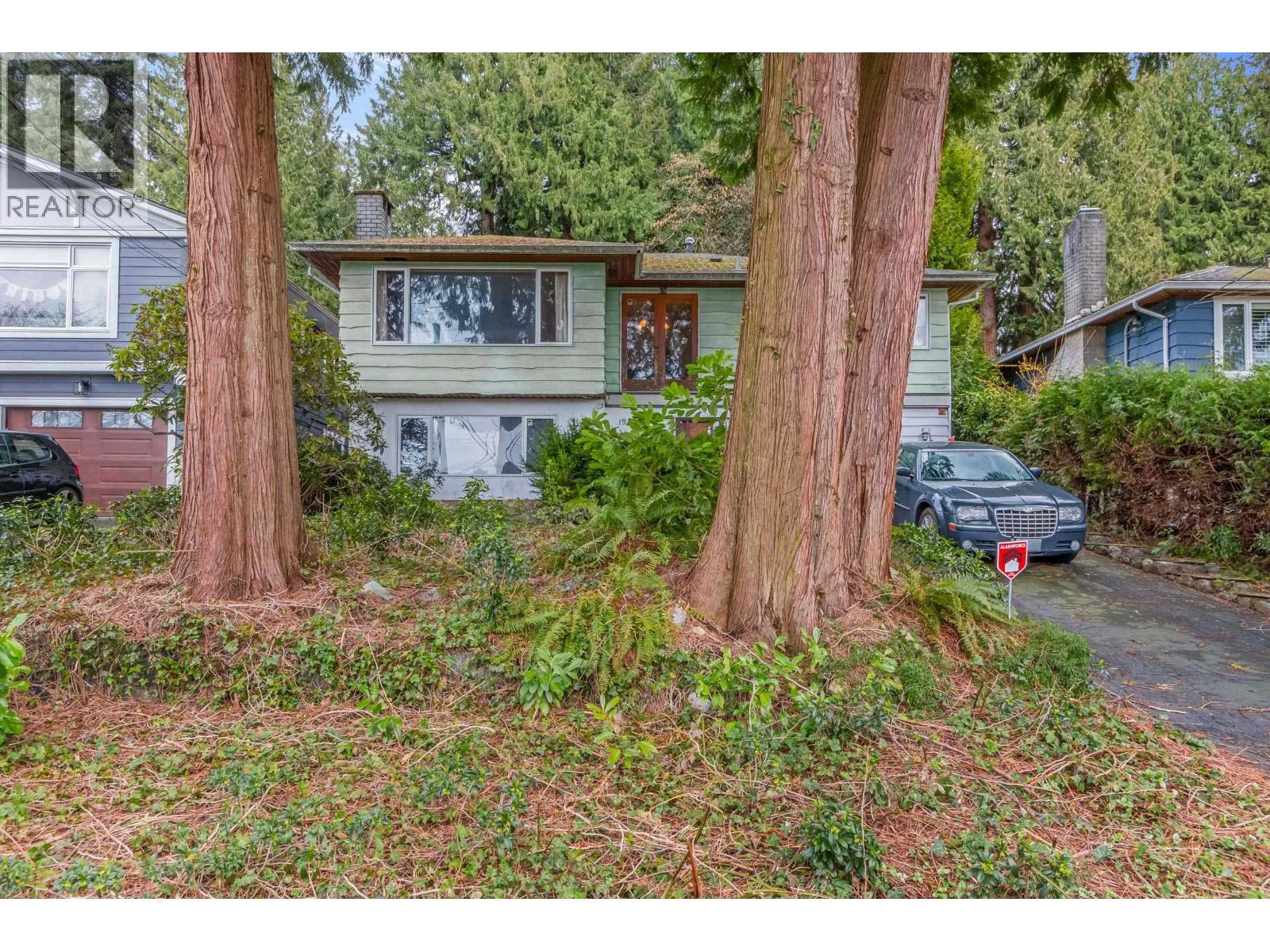 1928 Ridgeway Avenue, North Vancouver, British Columbia  V7L 3S7 - Photo 1 - R3100467