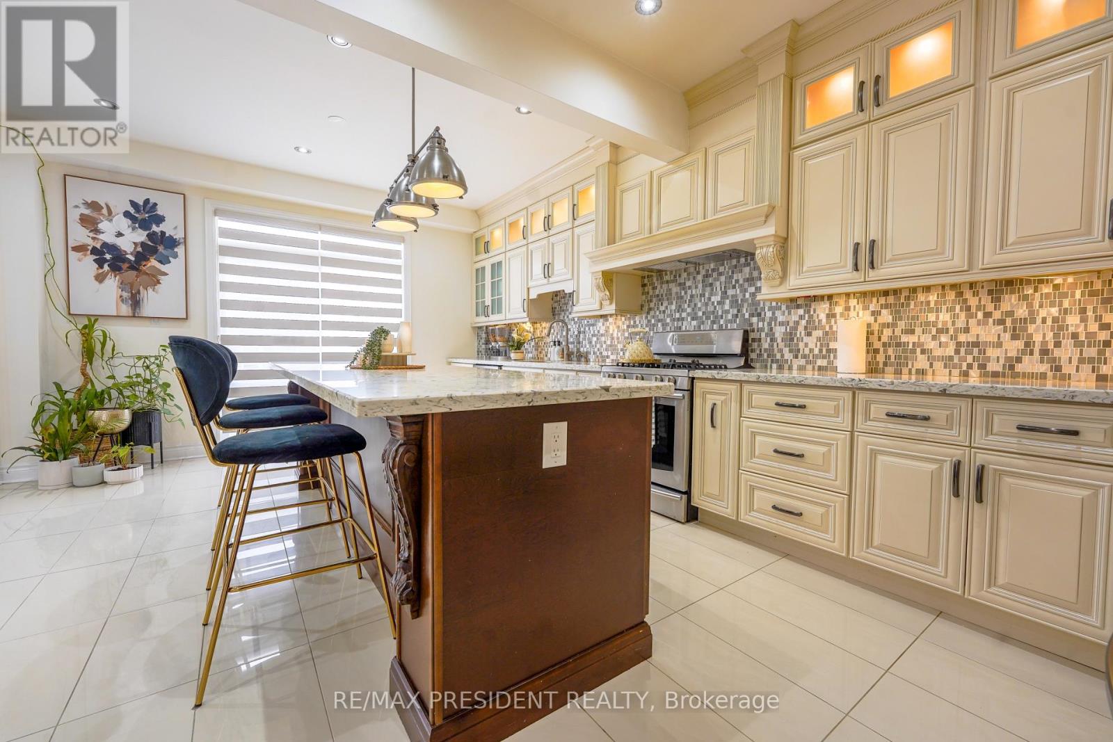 16 Bassett Crescent, Brampton, Ontario  L6X 5G2 - Photo 10 - W12906088