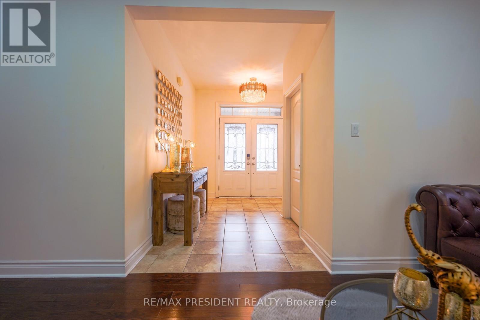 16 Bassett Crescent, Brampton, Ontario  L6X 5G2 - Photo 12 - W12906088