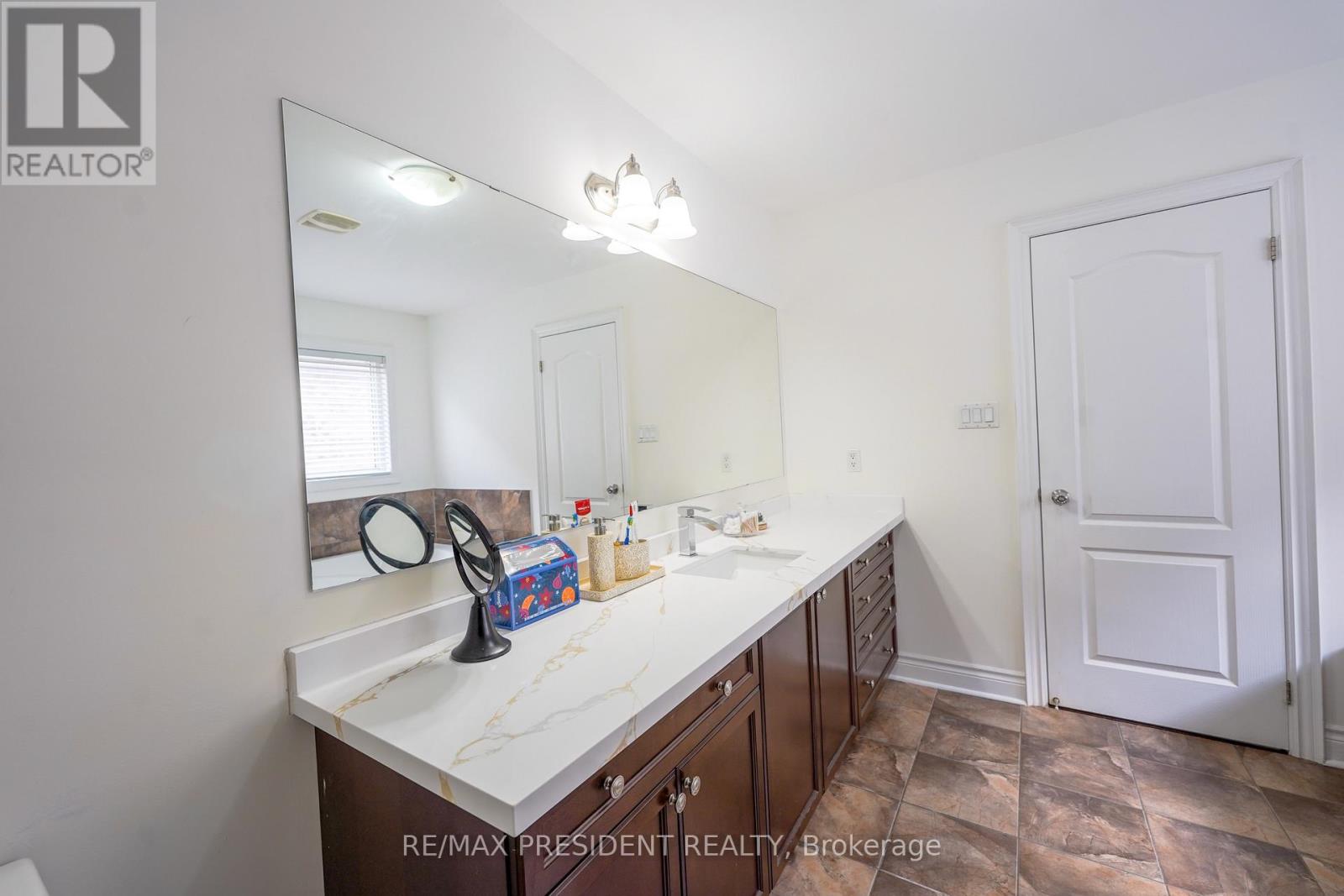 16 Bassett Crescent, Brampton, Ontario  L6X 5G2 - Photo 18 - W12906088