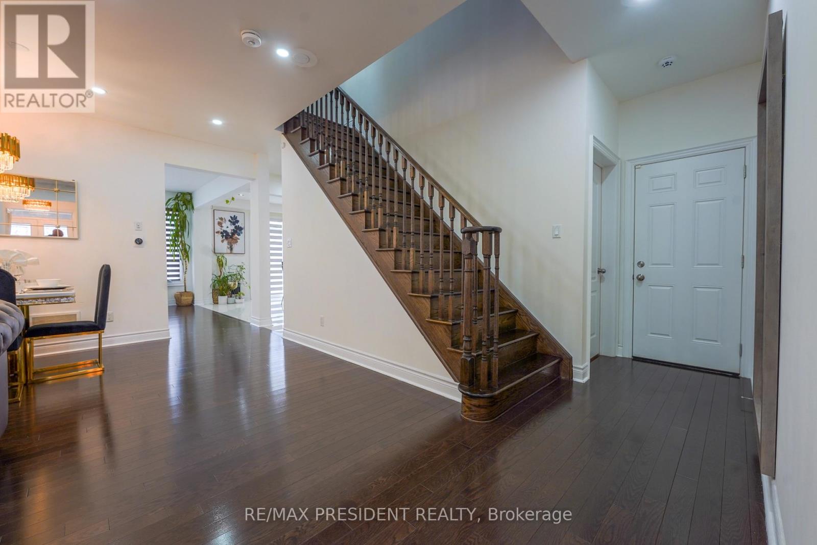 16 Bassett Crescent, Brampton, Ontario  L6X 5G2 - Photo 4 - W12906088