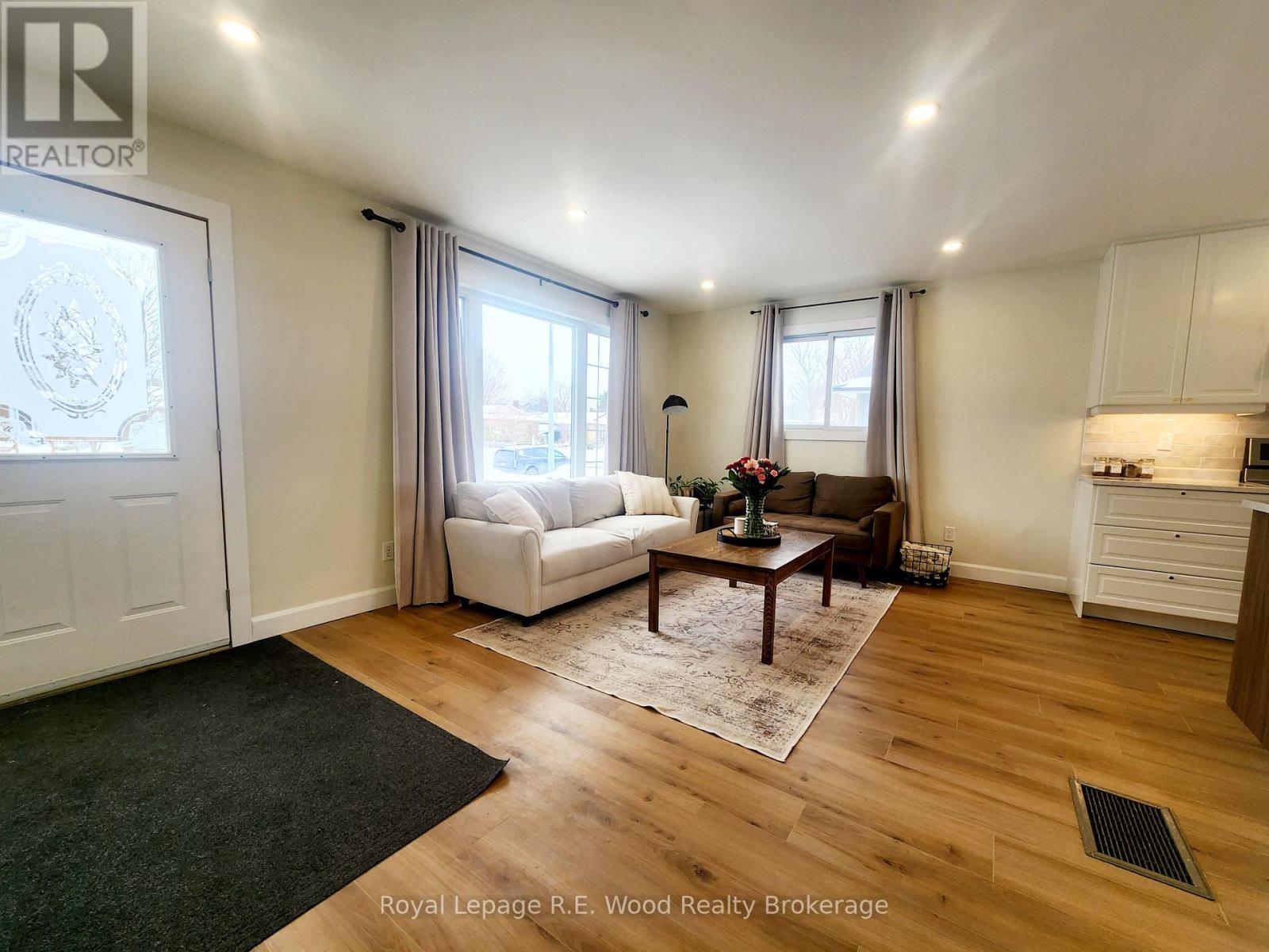 6 Centennial Avenue, Tillsonburg, Ontario  N4G 4R6 - Photo 6 - X12791338