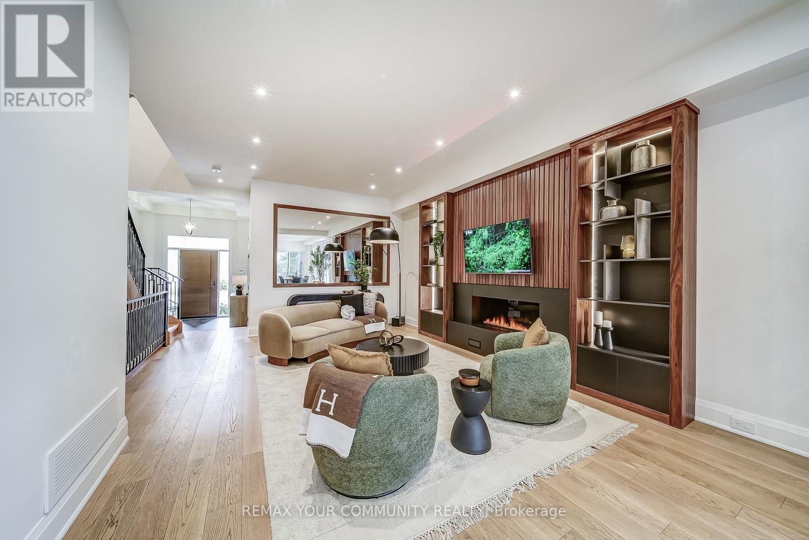 116 Lucas Street, Richmond Hill, Ontario  L4C 4P5 - Photo 11 - N12882554