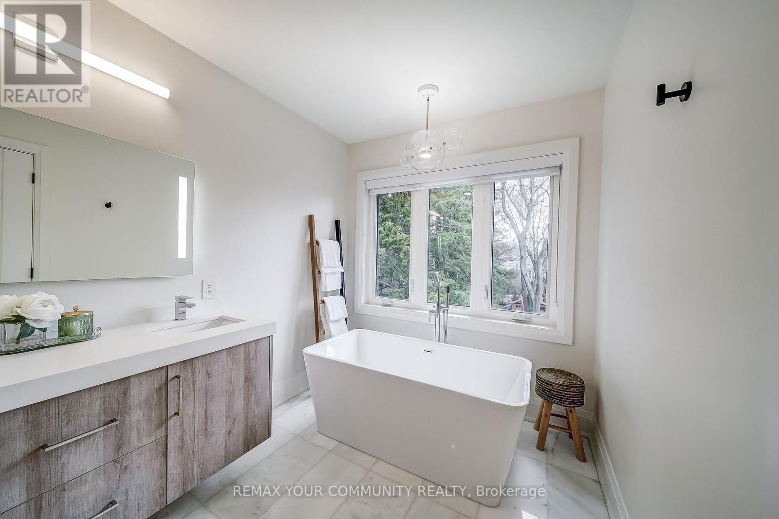 116 Lucas Street, Richmond Hill, Ontario  L4C 4P5 - Photo 26 - N12882554