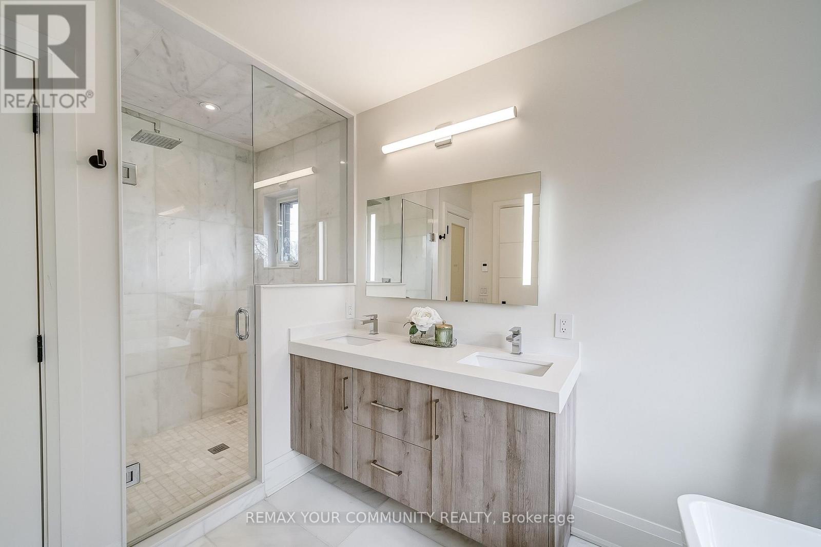 116 Lucas Street, Richmond Hill, Ontario  L4C 4P5 - Photo 27 - N12882554