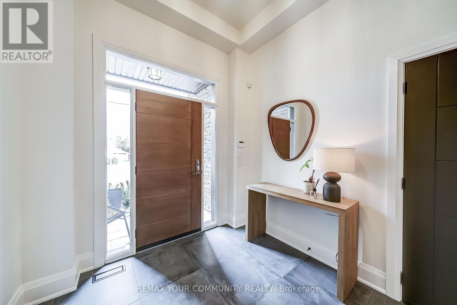 116 Lucas Street, Richmond Hill, Ontario  L4C 4P5 - Photo 6 - N12882554