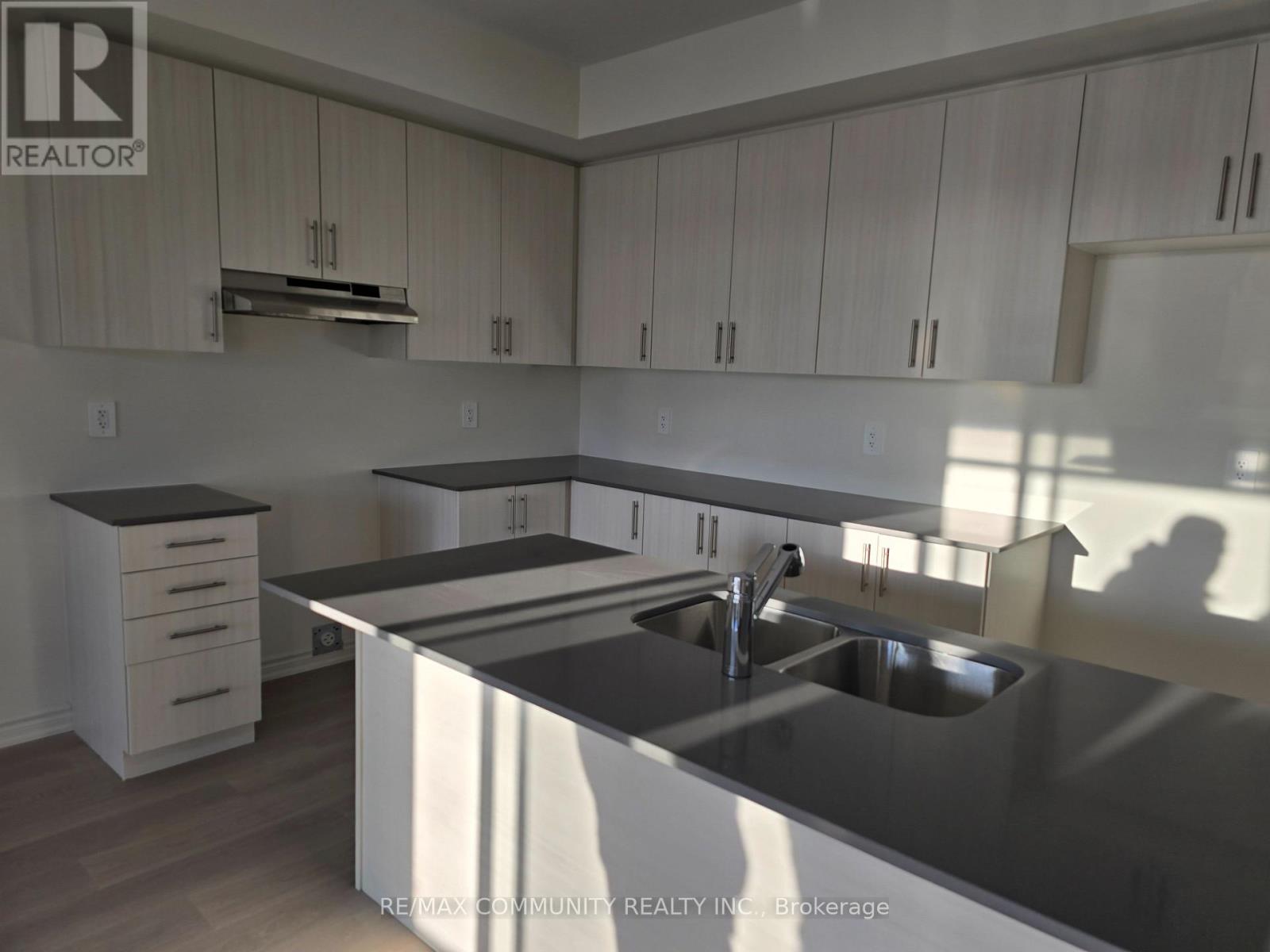 79 Rackham Lane, Clarington, Ontario  L1E 0M3 - Photo 2 - E12907452