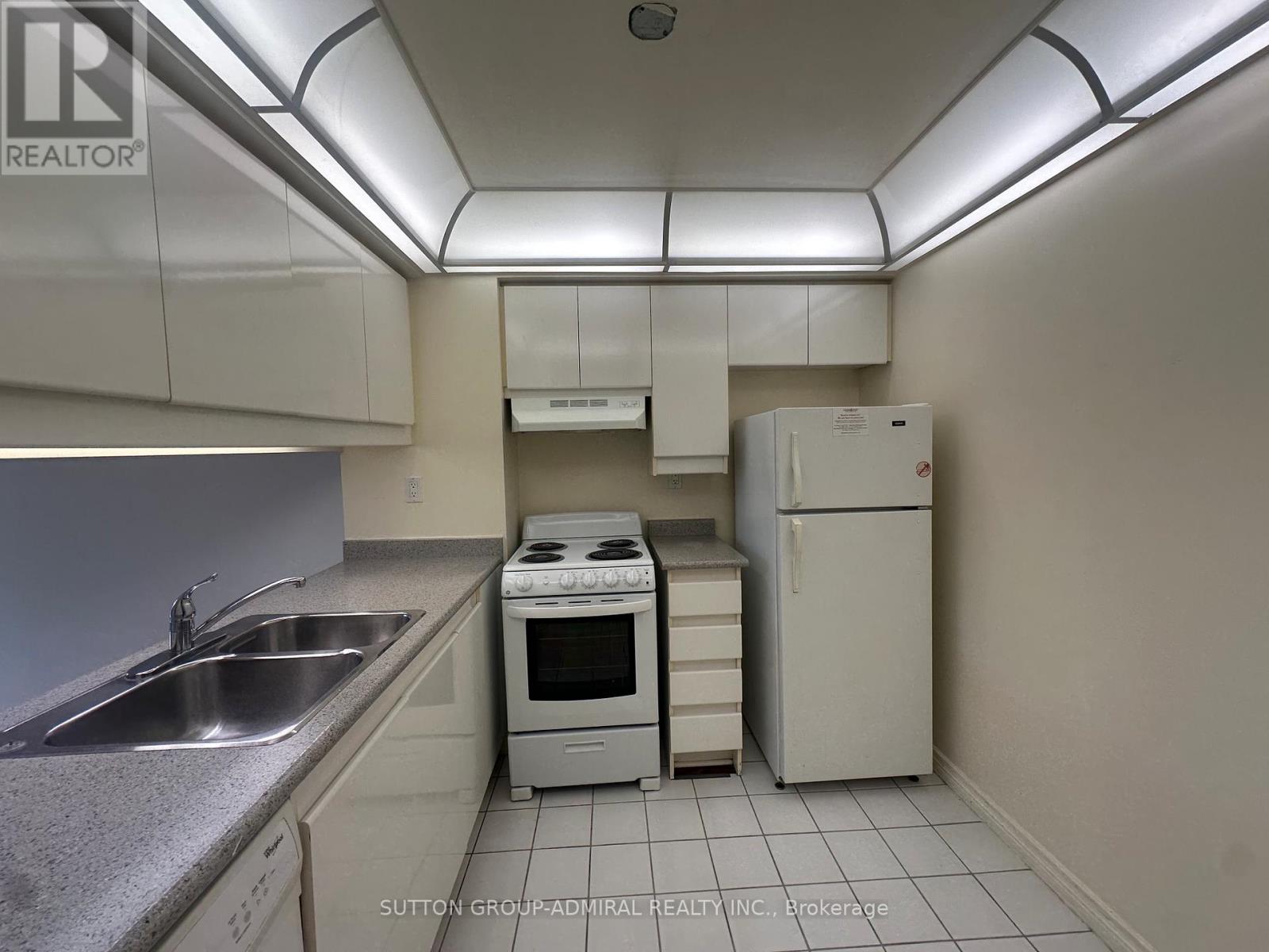 3102 - 736 Bay Street, Toronto, Ontario  M5G 1N6 - Photo 2 - C12873898