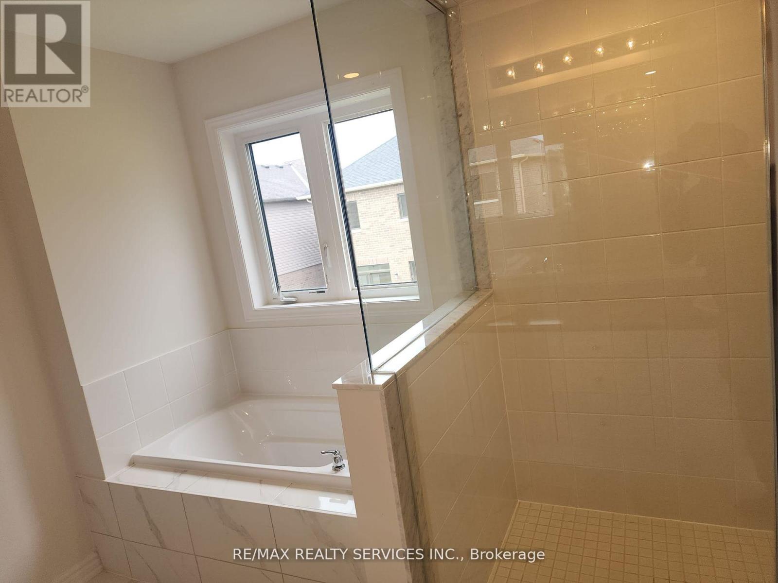 69 Durham Avenue, Barrie, Ontario L9J 0W7 - Photo 11 - S12907438