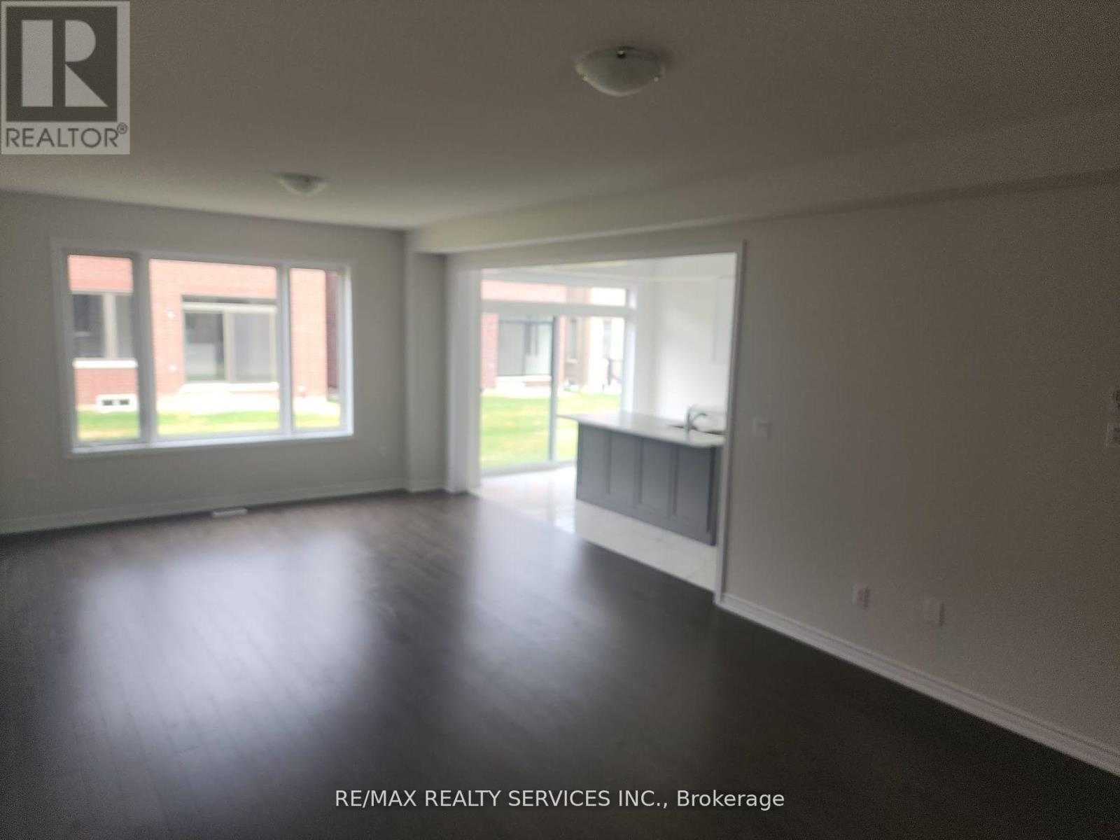 69 Durham Avenue, Barrie, Ontario L9J 0W7 - Photo 4 - S12907438