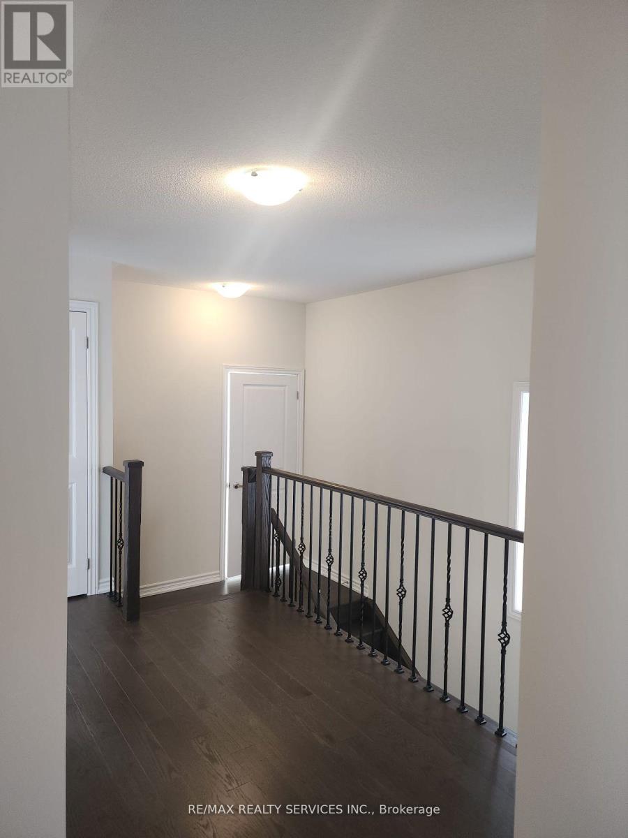 69 Durham Avenue, Barrie, Ontario L9J 0W7 - Photo 5 - S12907438