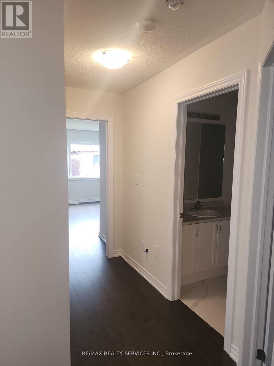 69 Durham Avenue, Barrie, Ontario L9J 0W7 - Photo 6 - S12907438