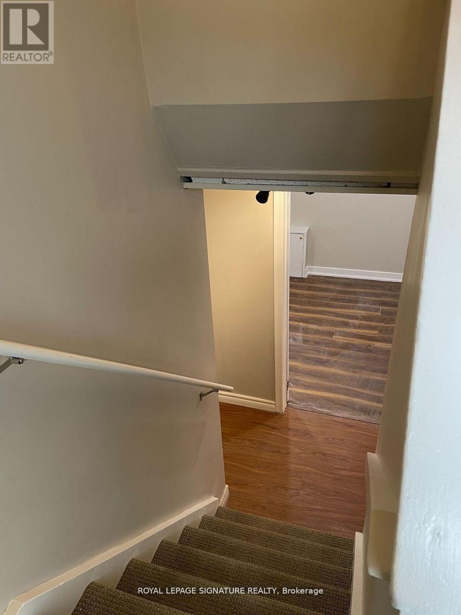 Lower - 1566 Northmount Avenue, Mississauga, Ontario  L5E 1Z1 - Photo 2 - W12907450