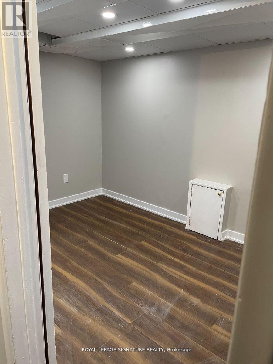 Lower - 1566 Northmount Avenue, Mississauga, Ontario  L5E 1Z1 - Photo 8 - W12907450