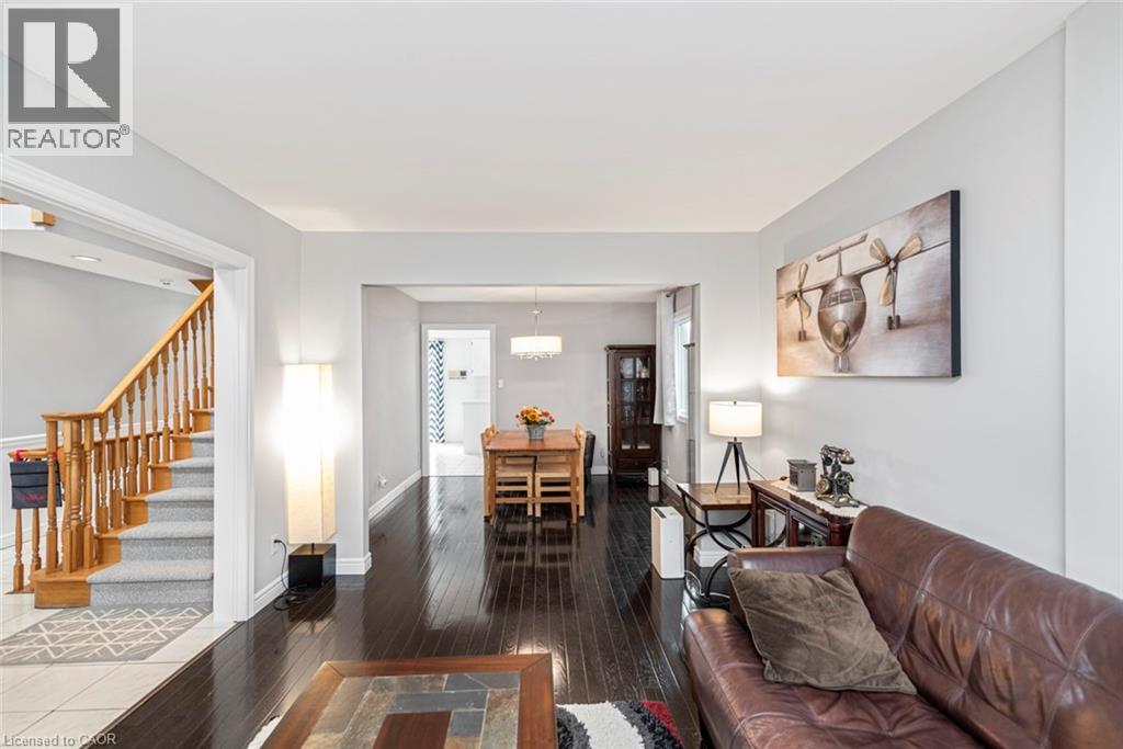 39 Guildwood Drive, Hamilton, Ontario  L9C 6S3 - Photo 4 - 40812501