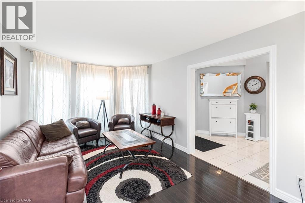 39 Guildwood Drive, Hamilton, Ontario  L9C 6S3 - Photo 3 - 40812501