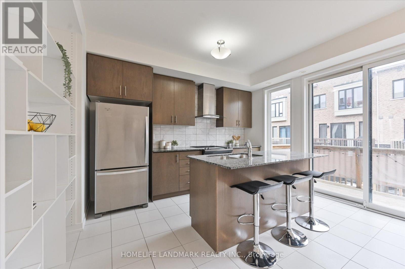 164 Salterton Circle, Vaughan, Ontario  L6A 4Z2 - Photo 9 - N12904912