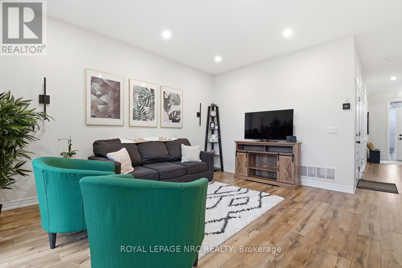 43 Wilkerson Street, Thorold, Ontario  L2V 0G4 - Photo 11 - X12907478